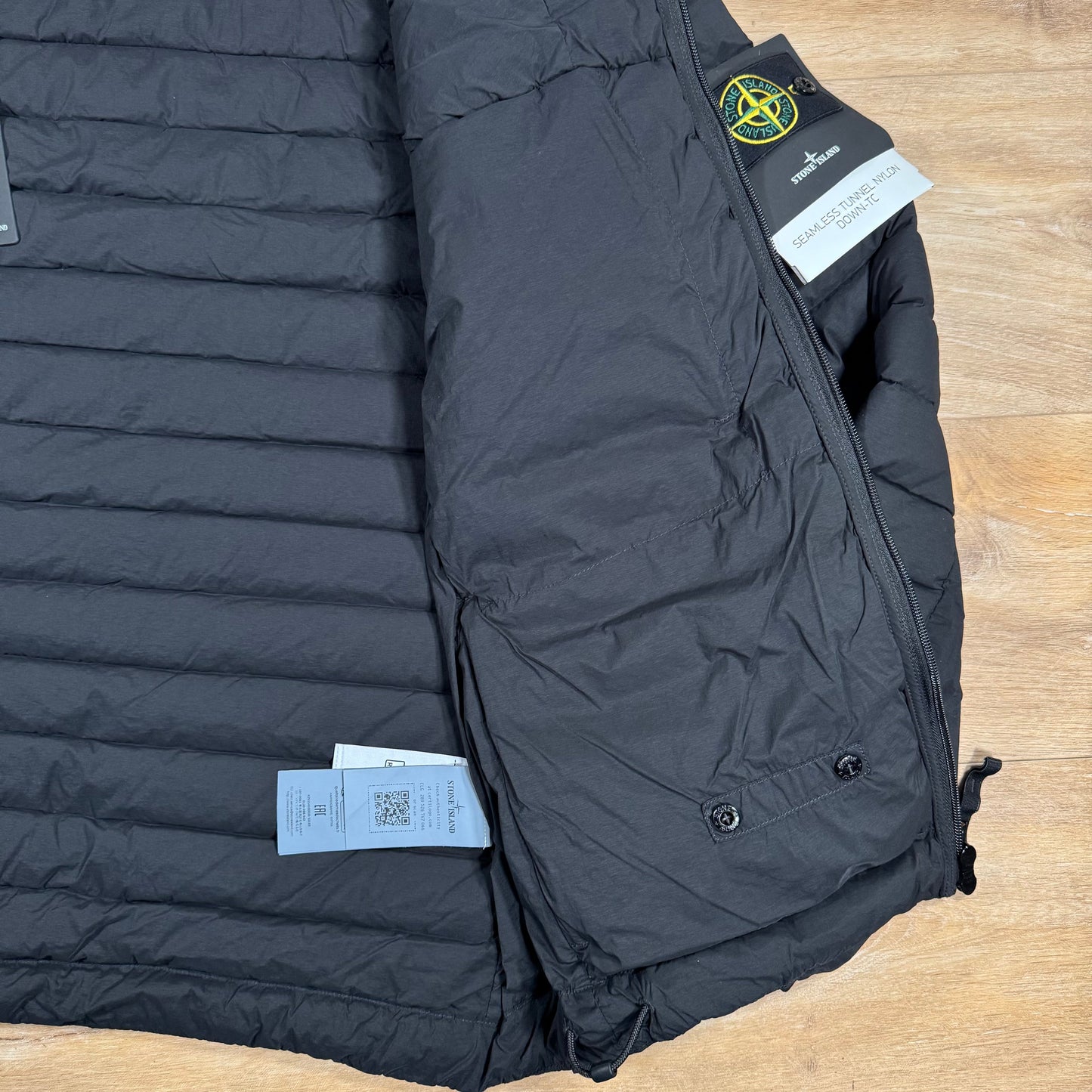 Stone Island Seamless Tunnel Nylon Down-TC Jacket in Black