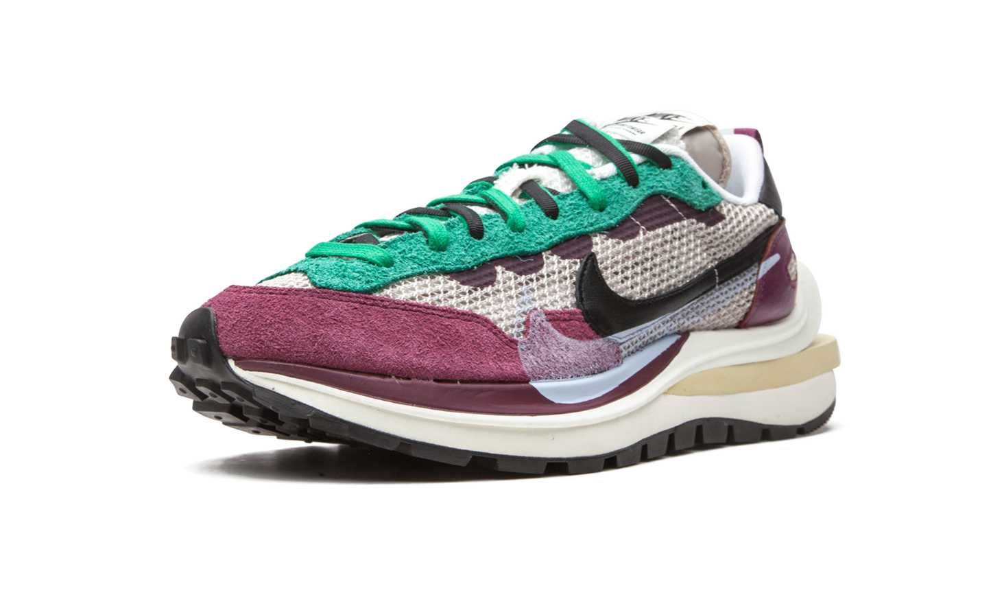 VaporWaffle "Sacai - Villain Red / Neptune Green" DD3035 200