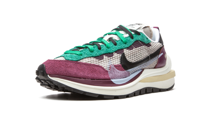 VaporWaffle "Sacai - Villain Red / Neptune Green" DD3035 200