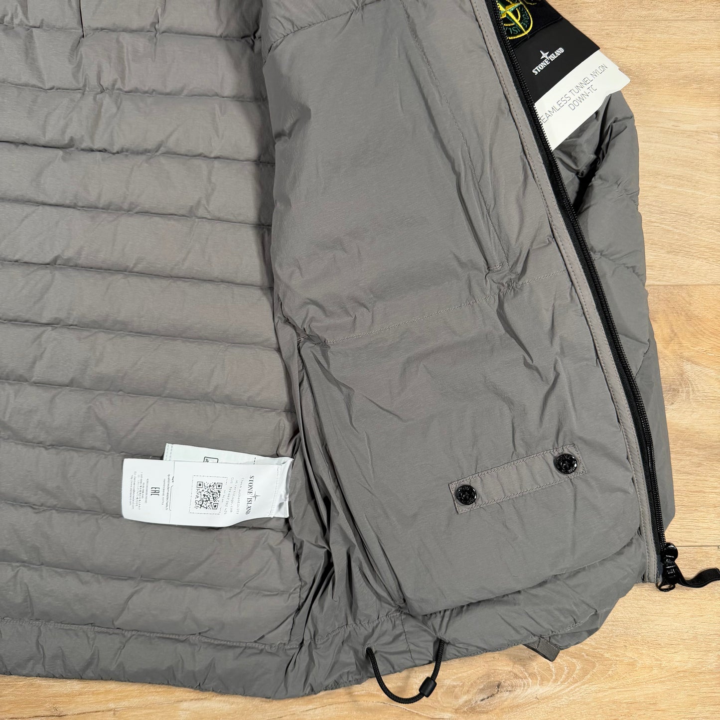 Stone Island Seamless Tunnel Nylon Down-TC Jacket in Cement