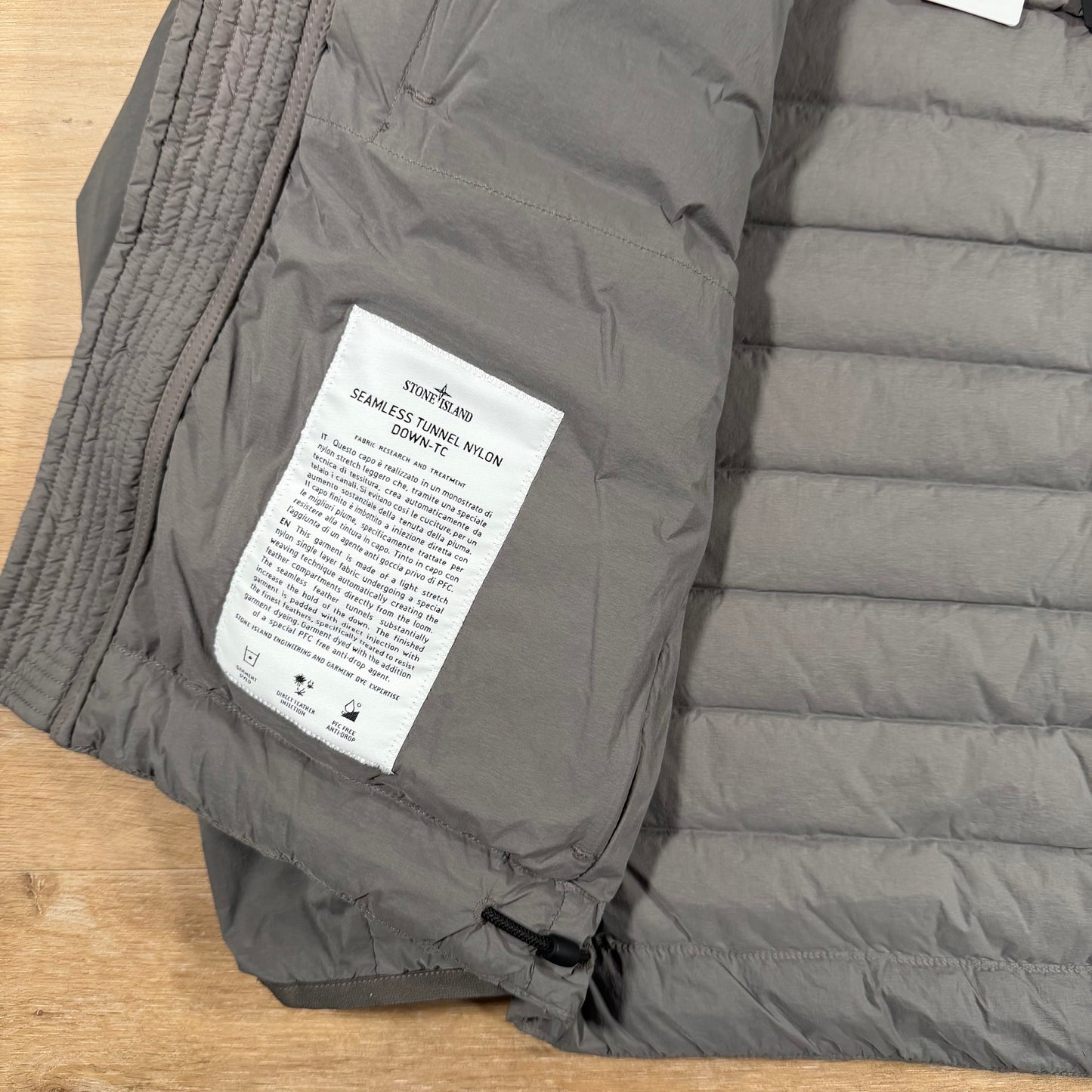 Stone Island Seamless Tunnel Nylon Down-TC Jacket in Cement