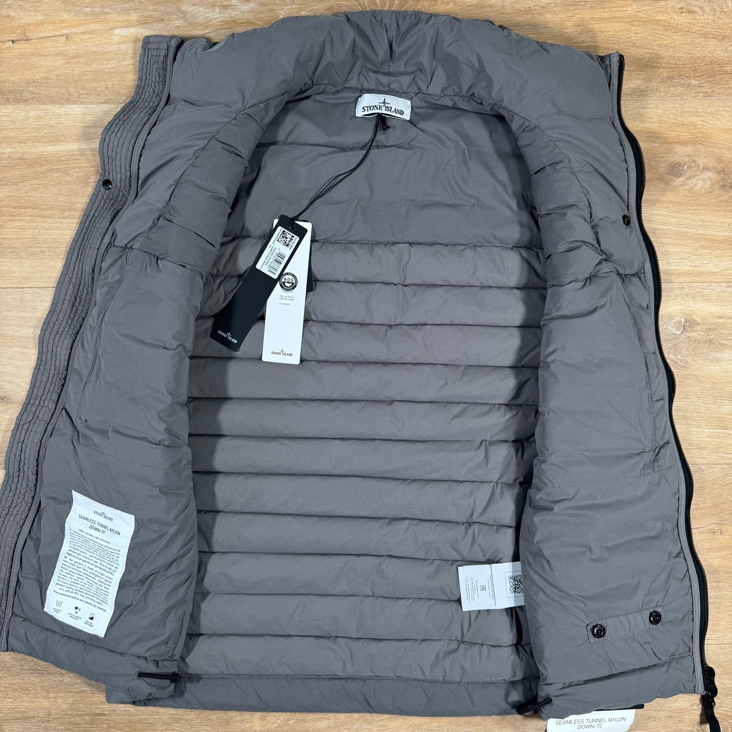 Stone Island Seamless Tunnel Nylon Down-TC Vest in Cement