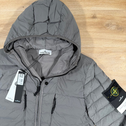 Stone Island Seamless Tunnel Nylon Down-TC Jacket in Cement