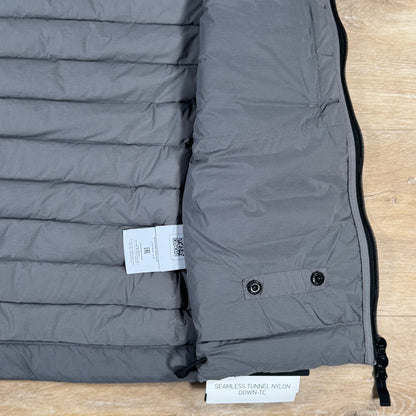 Stone Island Seamless Tunnel Nylon Down-TC Vest in Cement