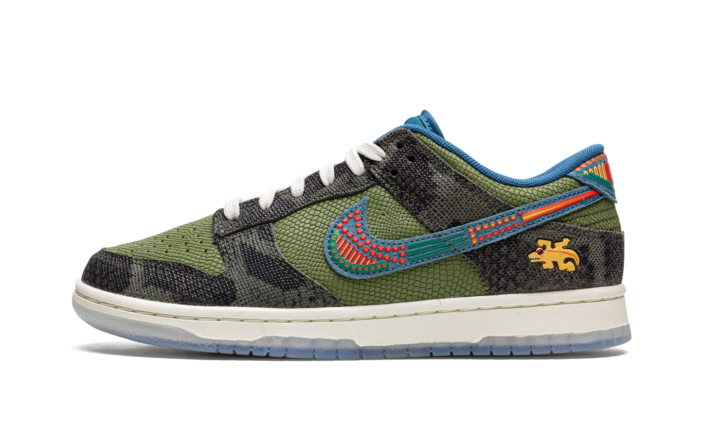 Dunk Low "SiEMPRE Familia" DO2160 335
