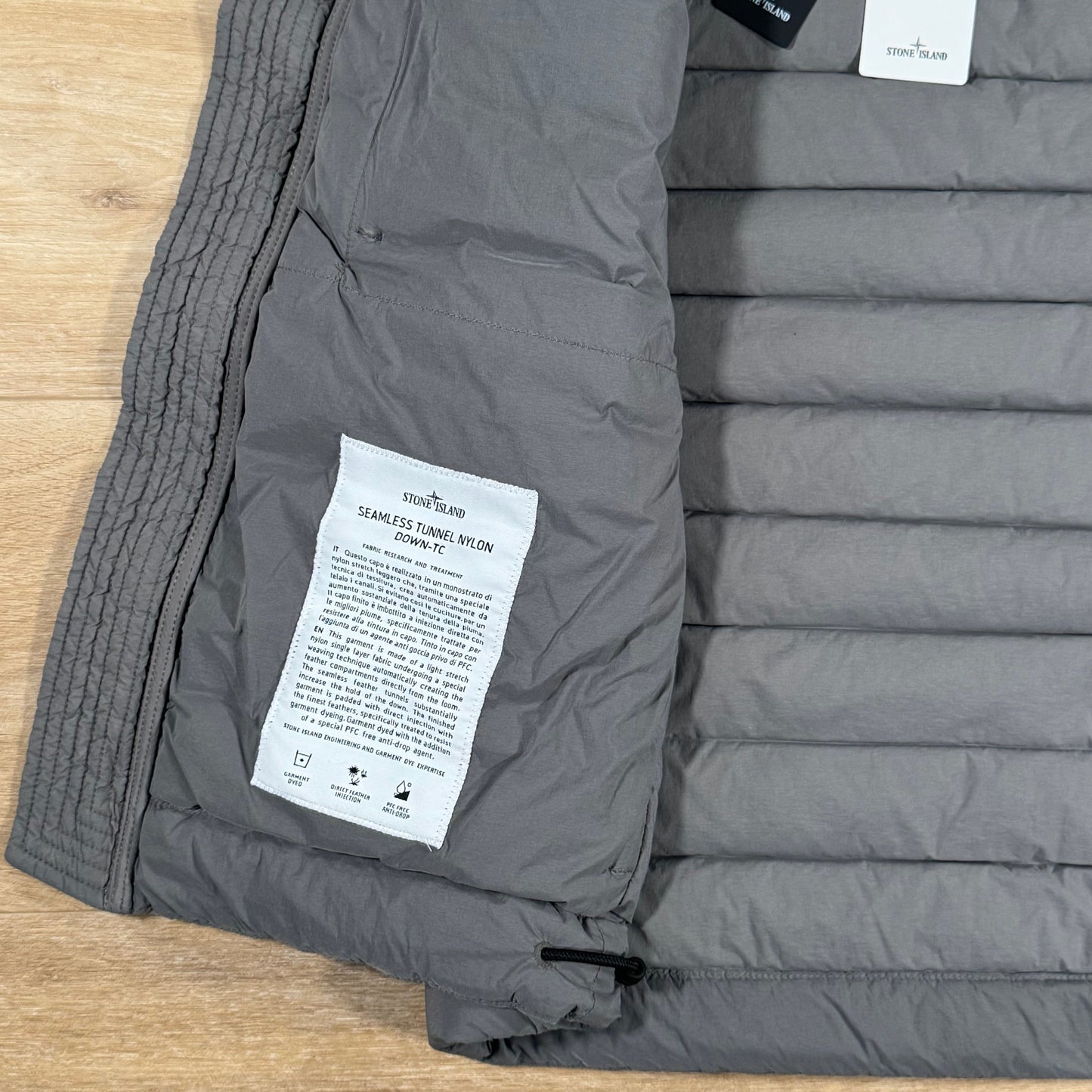 Stone Island Seamless Tunnel Nylon Down-TC Vest in Cement
