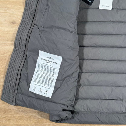 Stone Island Seamless Tunnel Nylon Down-TC Vest in Cement