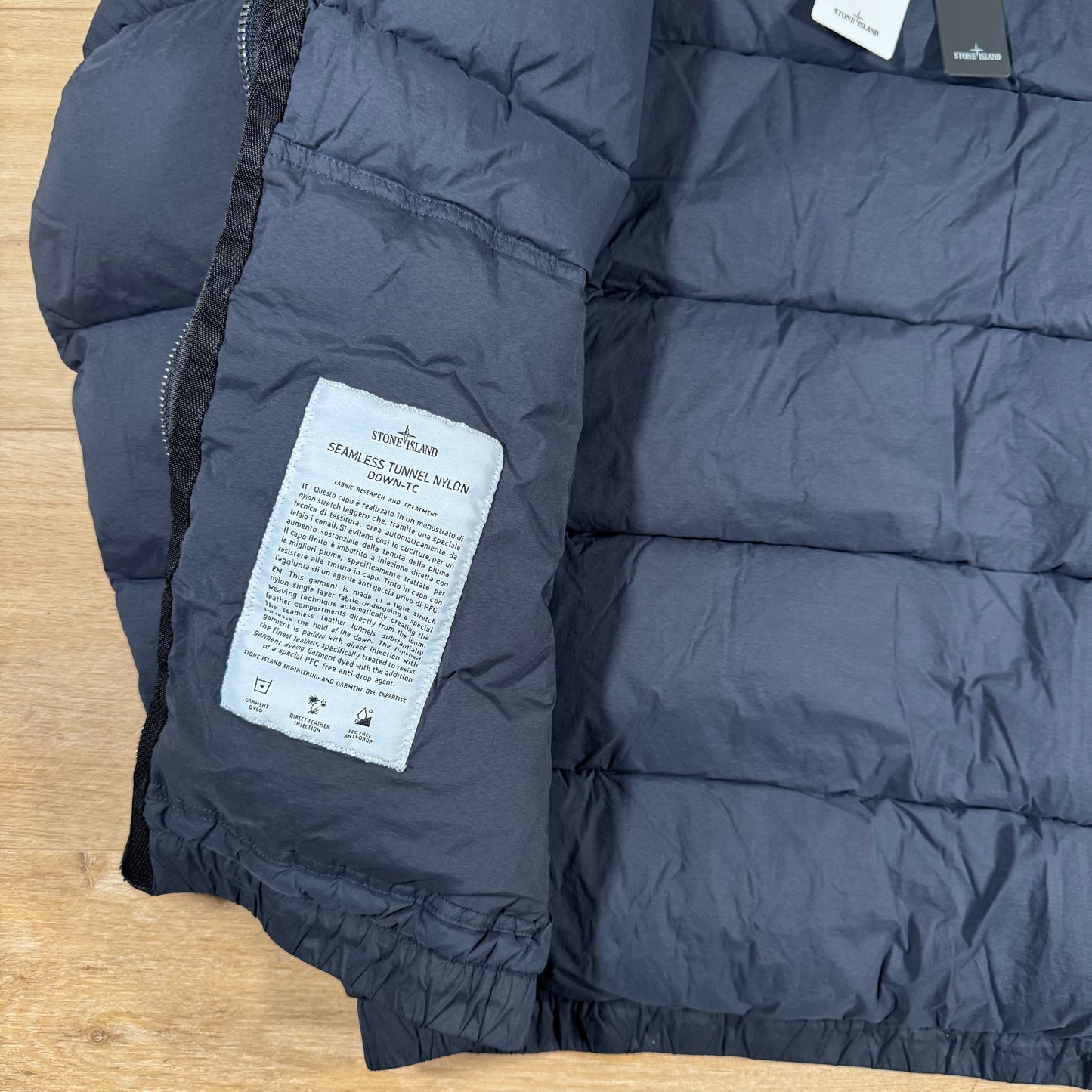 Stone Island Seamless Tunnel Nylon Down-TC Jacket in Navy