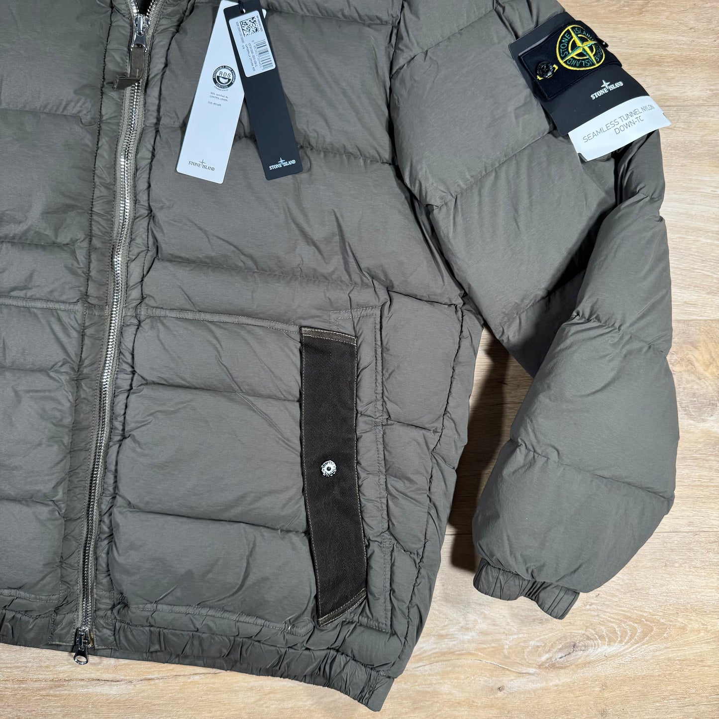 Stone Island Seamless Tunnel Nylon Down-TC Jacket in Military Green