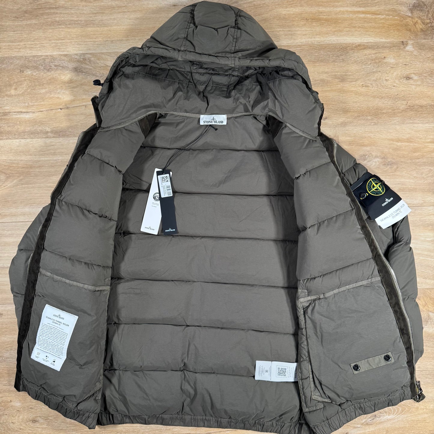 Stone Island Seamless Tunnel Nylon Down-TC Jacket in Military Green