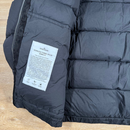 Stone Island Seamless Tunnel Nylon Down-TC Jacket in Black