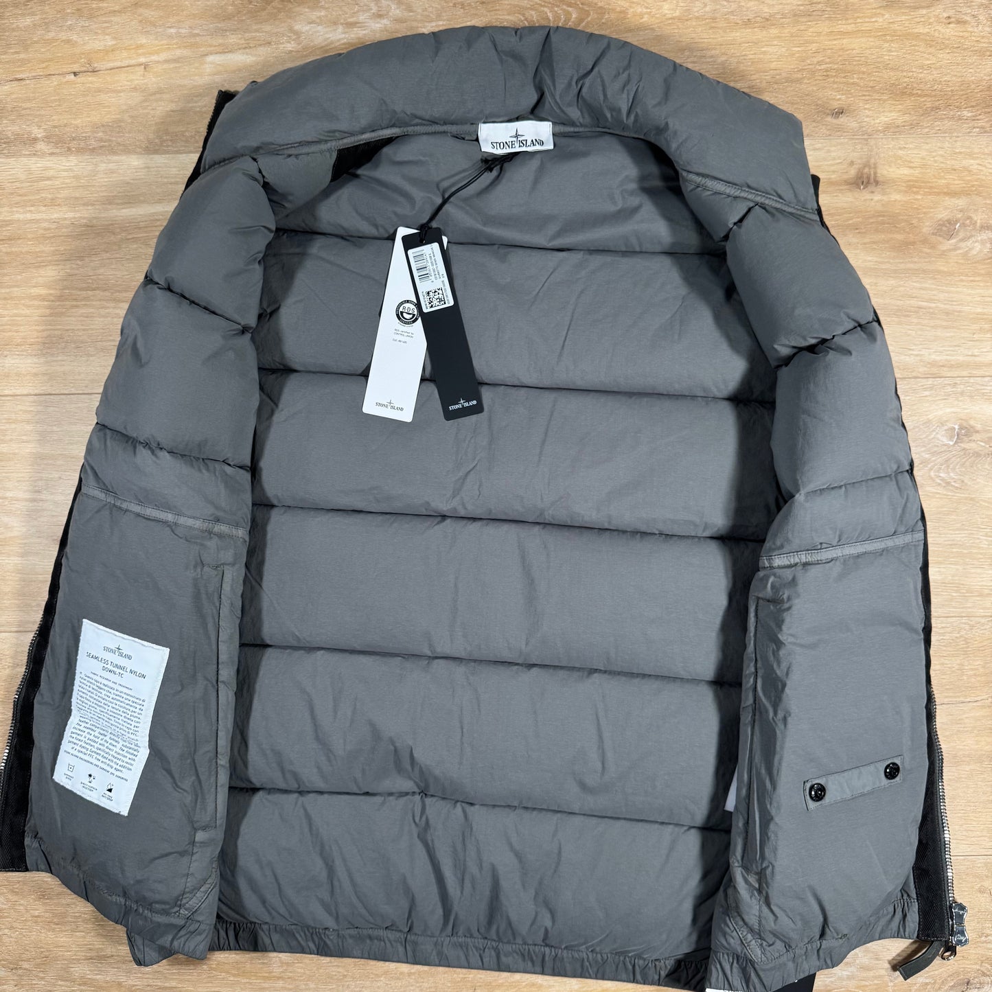 Stone Island Seamless Tunnel Nylon Down-TC Vest in Cement