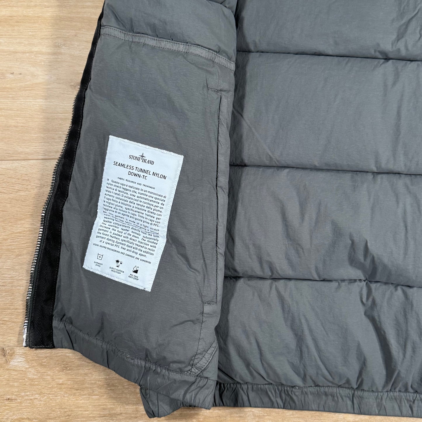 Stone Island Seamless Tunnel Nylon Down-TC Vest in Cement