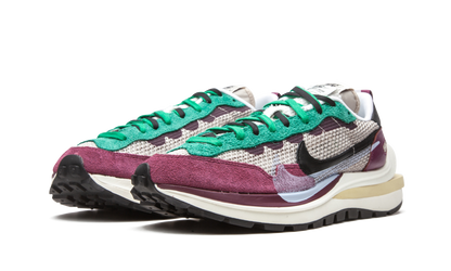 VaporWaffle "Sacai - Villain Red / Neptune Green" DD3035 200