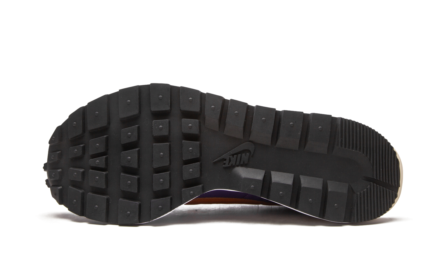 VaporWaffle "Sacai - Dark Iris" DD1875 500