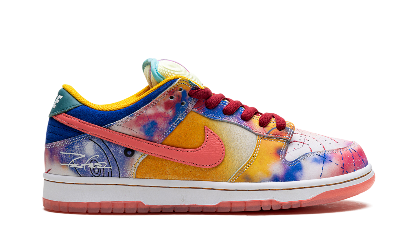Dunk Low SB "Friends & Family - Futura Laboratories - Sunblush" HF6061 700