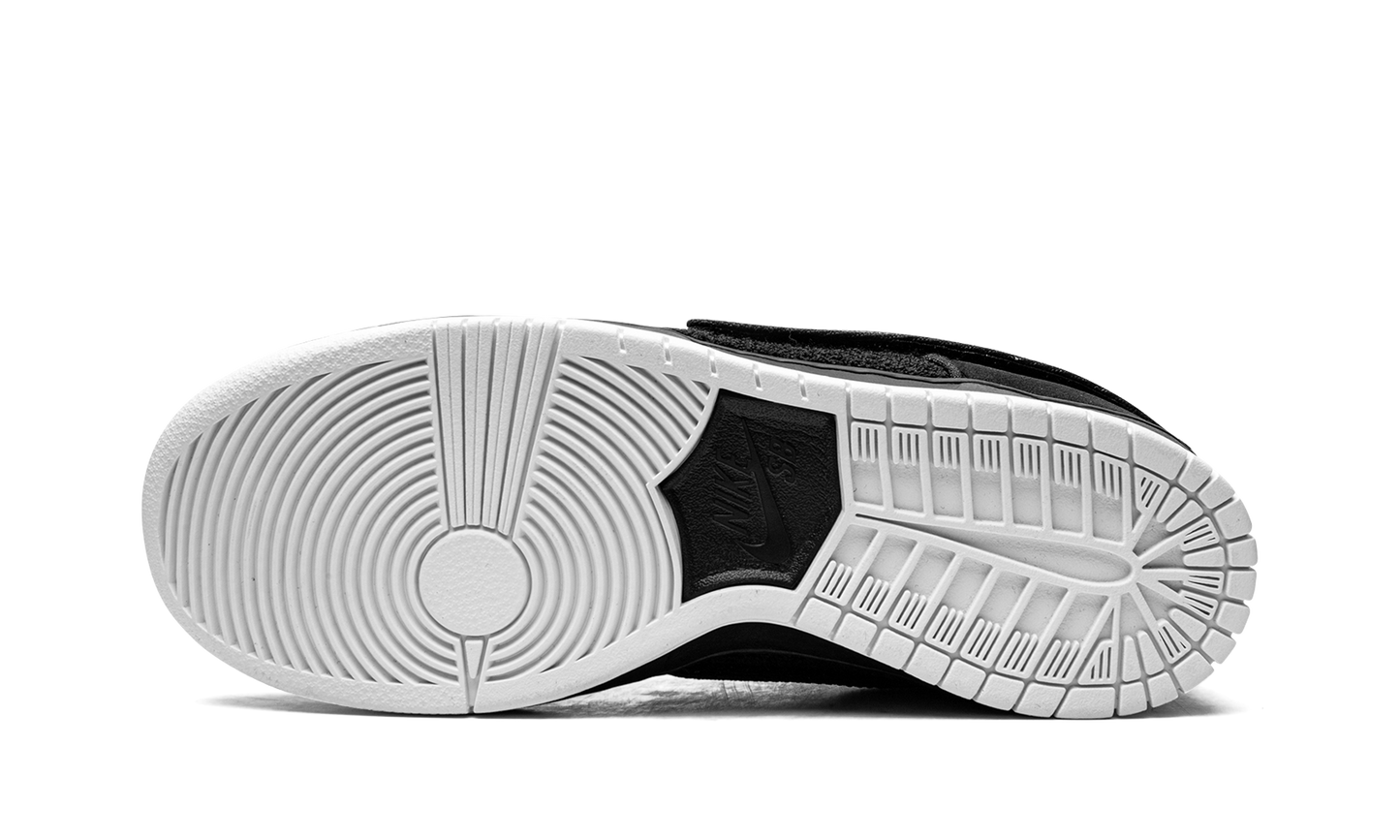 SB Dunk Low "Gnarhunters" DH7756 010