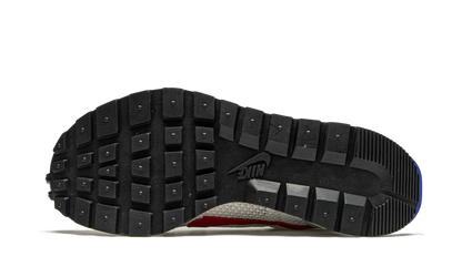 VaporWaffle "Sacai - Sport Fuchsia" CV1363 100