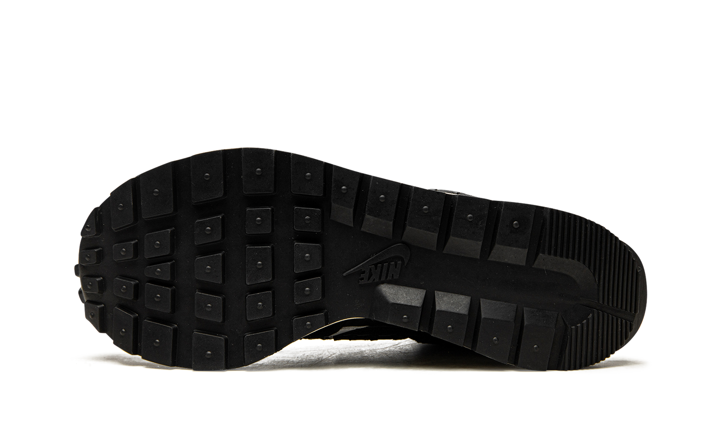 VaporWaffle "Sacai x Jean Paul Gaultier - Black" DH9186 001