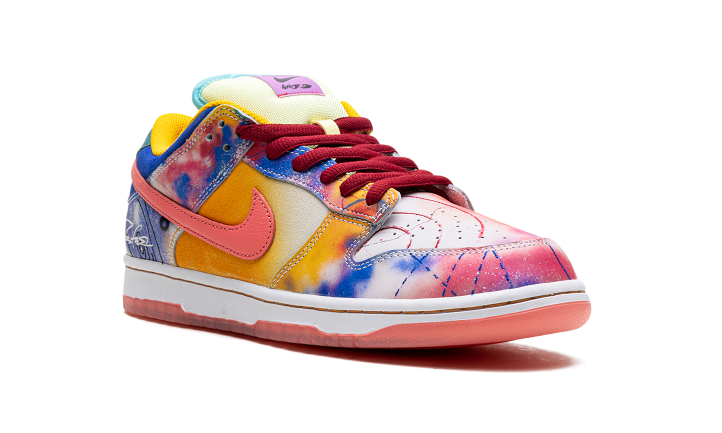 Dunk Low SB "Friends & Family - Futura Laboratories - Sunblush" HF6061 700