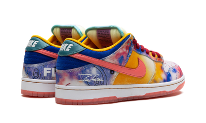Dunk Low SB "Friends & Family - Futura Laboratories - Sunblush" HF6061 700