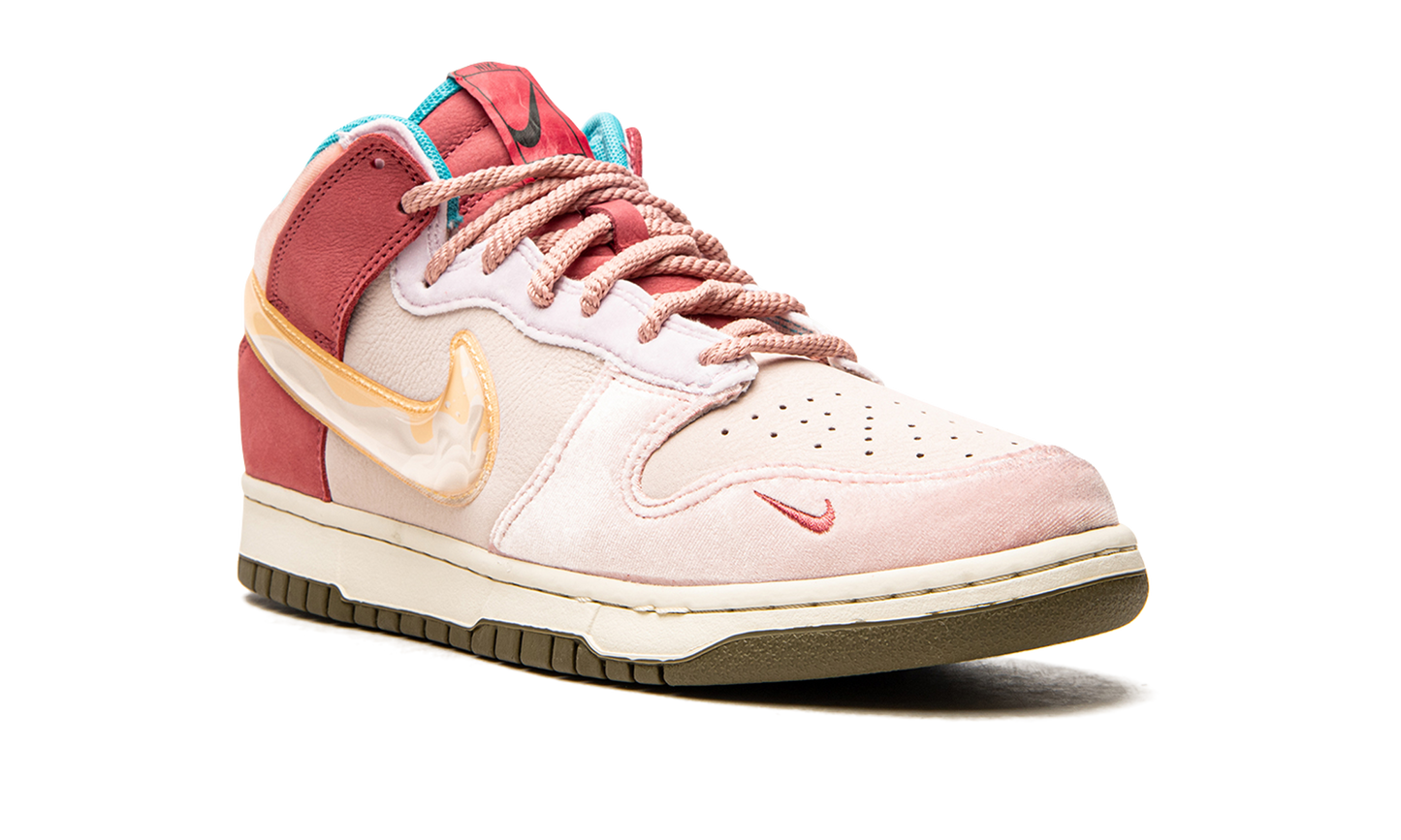 Dunk Mid "Social Status - Strawberry Chocolate" DJ1173 600