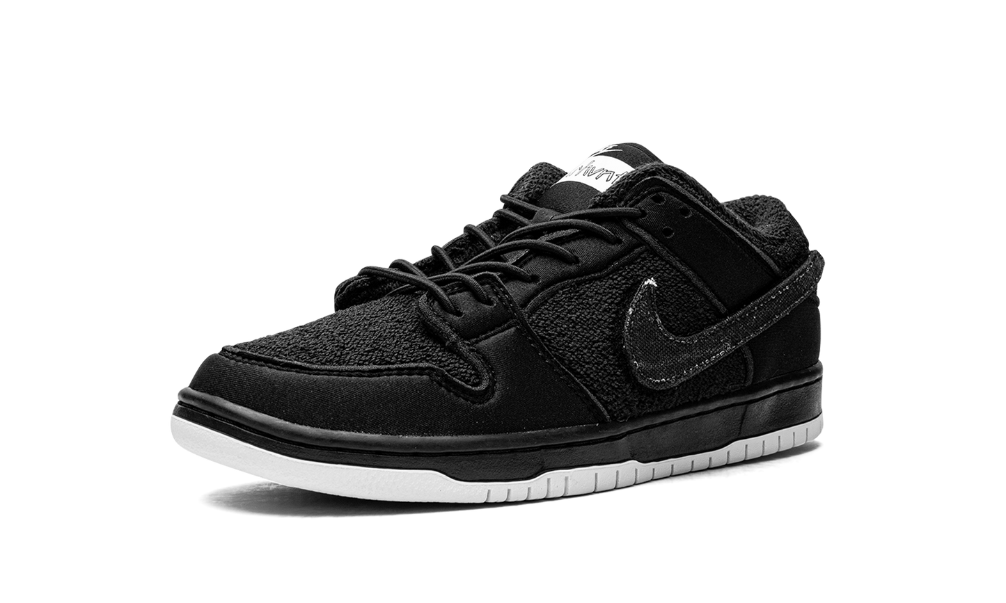 SB Dunk Low "Gnarhunters" DH7756 010