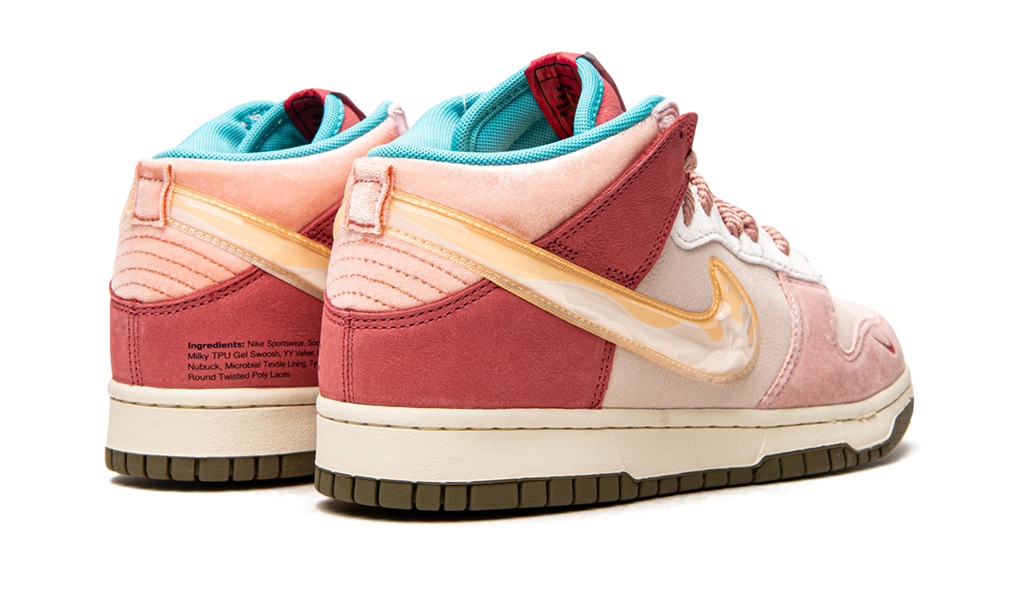 Dunk Mid "Social Status - Strawberry Chocolate" DJ1173 600