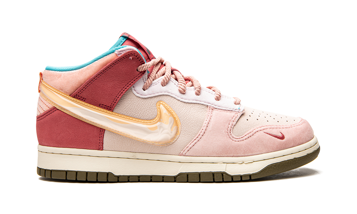 Dunk Mid "Social Status - Strawberry Chocolate" DJ1173 600