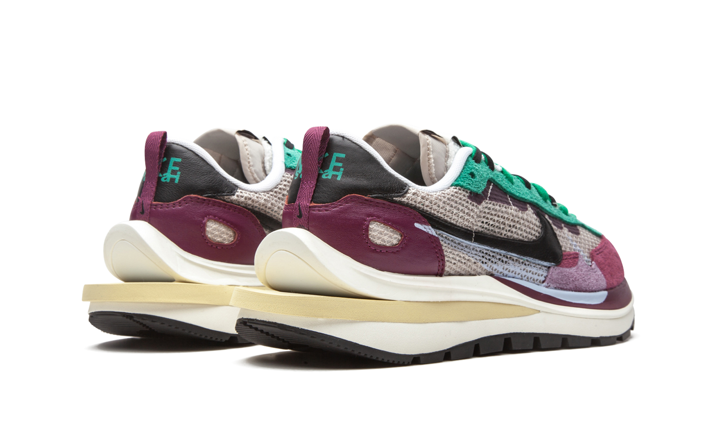 VaporWaffle "Sacai - Villain Red / Neptune Green" DD3035 200