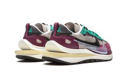 VaporWaffle "Sacai - Villain Red / Neptune Green" DD3035 200